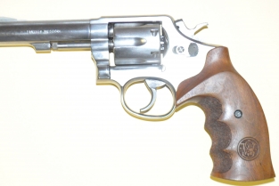 S&W K/L frame round but grips target logo